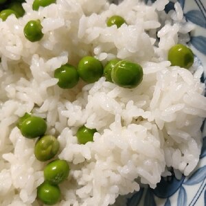 かつおダシの香りが良い♪たっぷりお豆ご飯